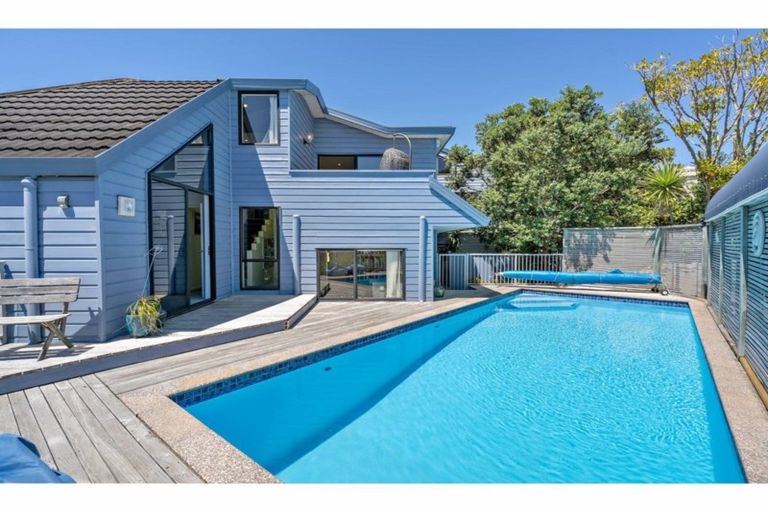 Photo of property in 15 Park Rise, Campbells Bay, Auckland, 0630