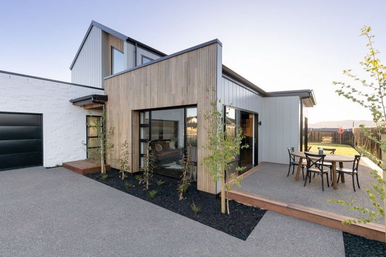 Photo of property in 56 Tironui Drive, Taradale, Napier, 4112