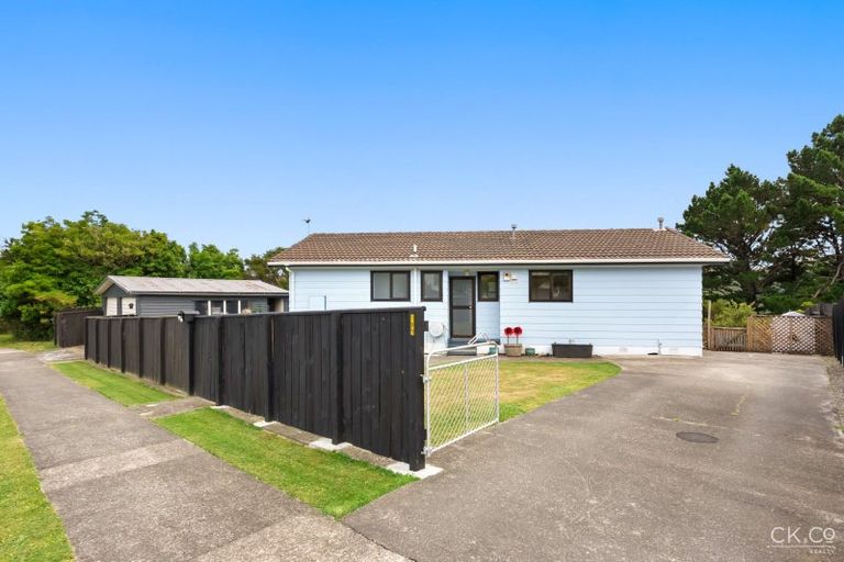 Photo of property in 180 Holborn Drive, Stokes Valley, Lower Hutt, 5019