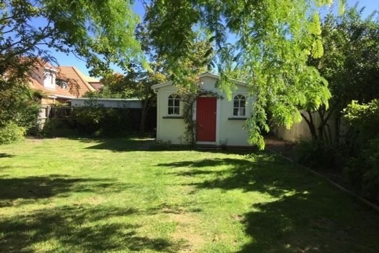Photo of property in 33 Vagues Road, Northcote, Christchurch, 8052