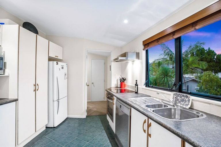 Photo of property in 59a Ravenwood Drive, Forrest Hill, Auckland, 0620