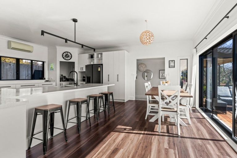 Photo of property in 73 James Cook Street, Havelock North, 4130