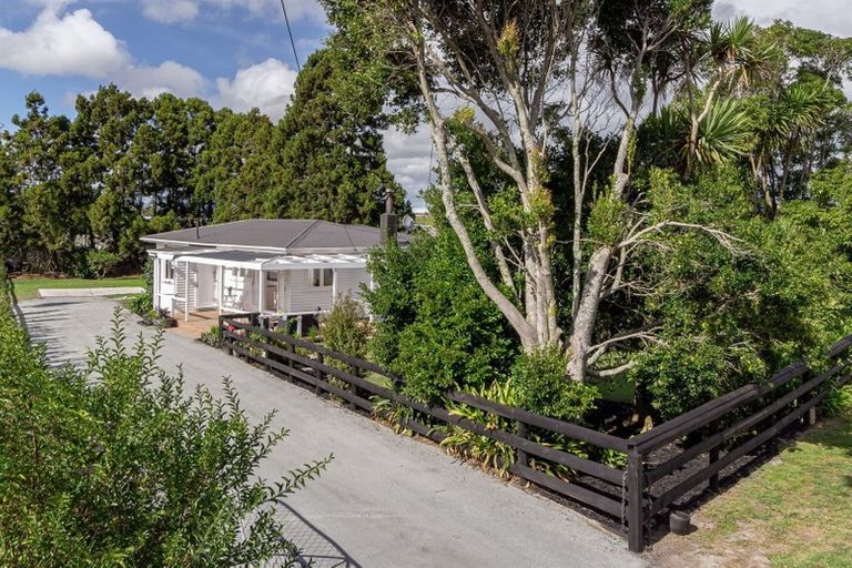 Photo of property in 118 Riverhead Road, Kumeu, 0892