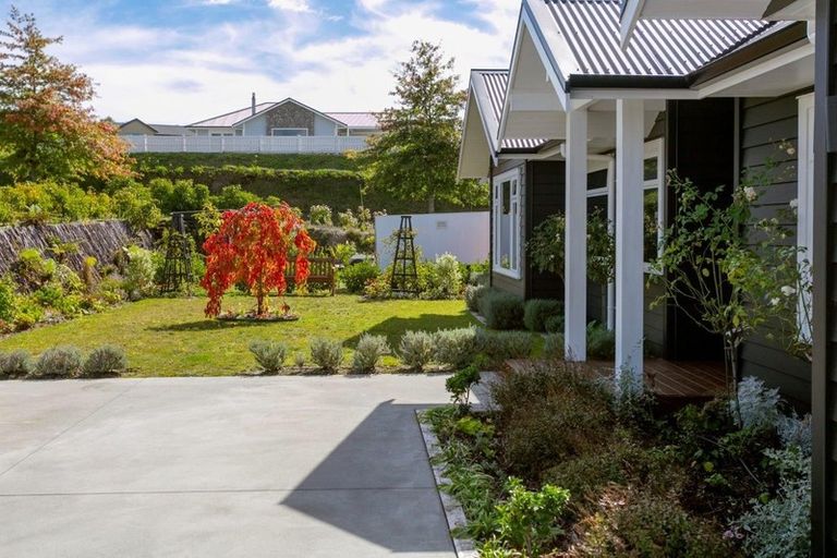 Photo of property in 98 Loch Views Road, Acacia Bay, Taupo, 3385