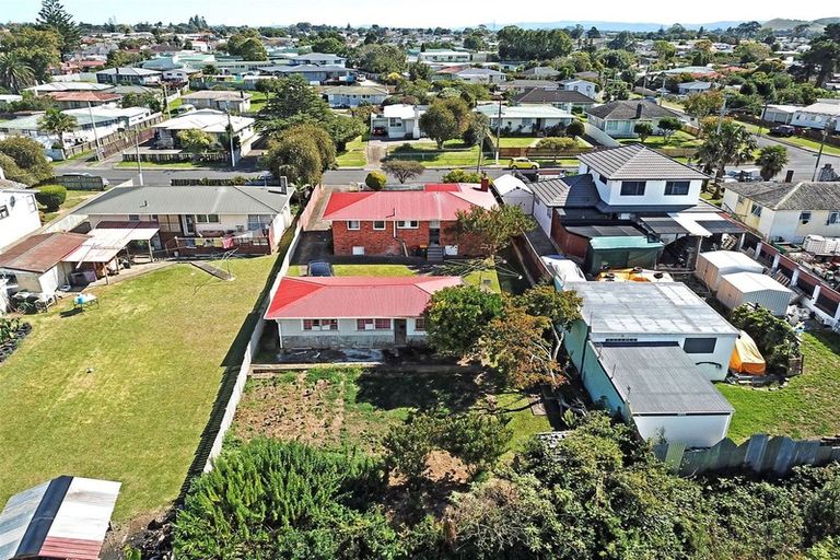 Photo of property in 33 Blake Road, Mangere East, Auckland, 2024