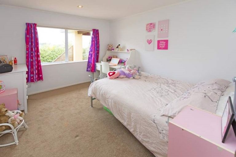 Photo of property in 1312 Whangaparaoa Road, Army Bay, Whangaparaoa, 0930
