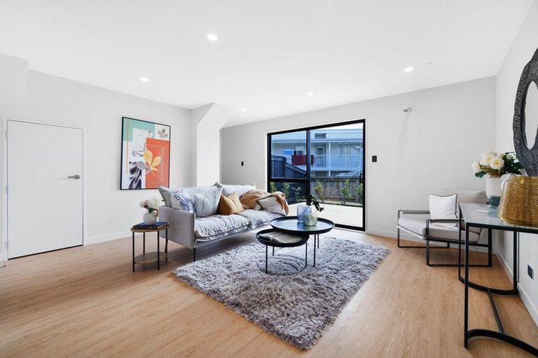 Photo of property in 1/114 Coronation Road, Hillcrest, Auckland, 0627
