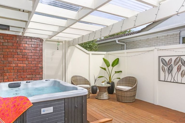 Photo of property in 8 Brockton Avenue, Conifer Grove, Takanini, 2112