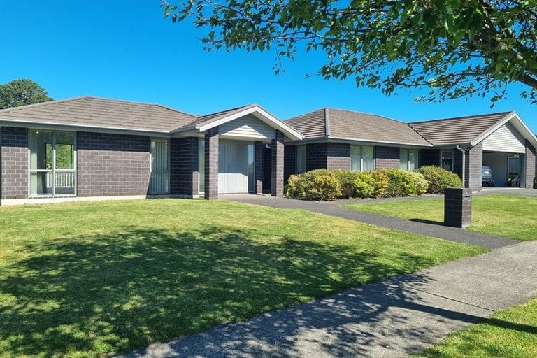 Photo of property in 19 Fernbrook Drive, Hurworth, New Plymouth, 4310