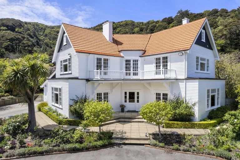 Photo of property in 60 Cheviot Road, Lowry Bay, Lower Hutt, 5013