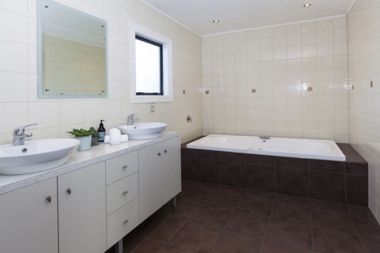 Photo of property in 5 Elmwood Road, Strowan, Christchurch, 8052