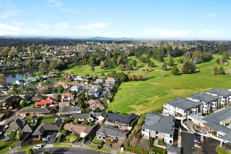 Photo of property in 28 Delamare Road, St Andrews, Hamilton, 3200