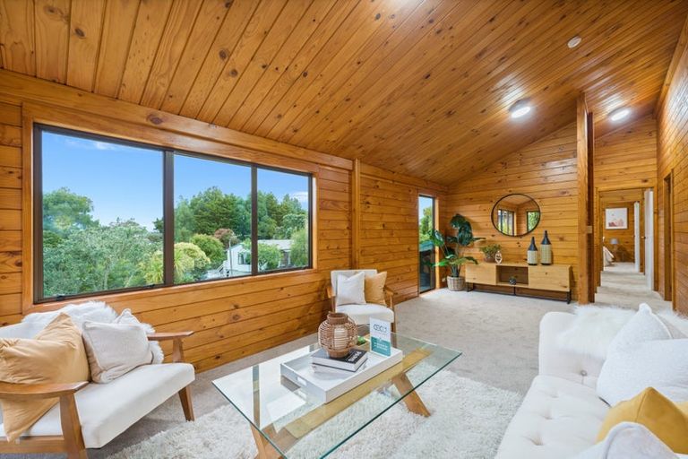 Photo of property in 8 Chardon Place, Henderson, Auckland, 0612