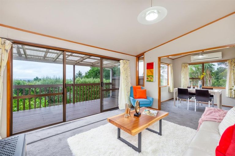 Photo of property in 1/48 Lemnos Place, Titirangi, Auckland, 0604