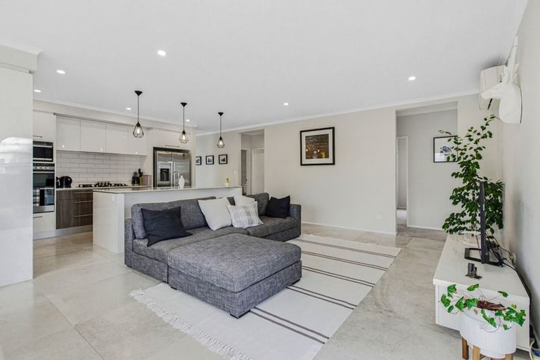 Photo of property in 30 Tyler Davies Drive, Red Beach, 0932