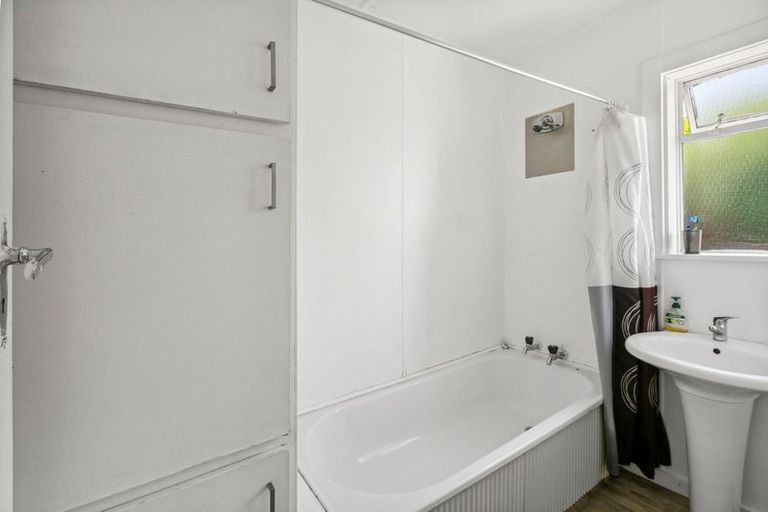 Photo of property in 2/5 Tokomaru Street, Welbourn, New Plymouth, 4312