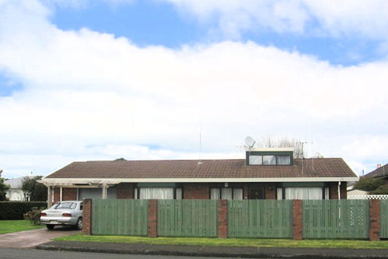 Photo of property in 12 Mair Street, Regent, Whangarei, 0112