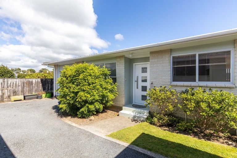 Photo of property in 4/50 Paynters Avenue, Strandon, New Plymouth, 4312