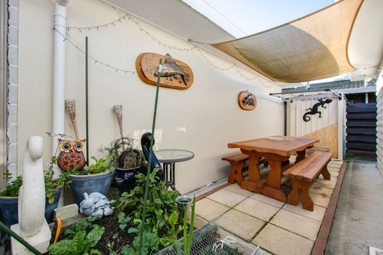 Photo of property in 16a Lowther Place, Taradale, Napier, 4112