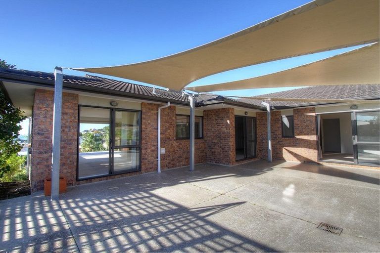 Photo of property in 45 Roberta Crescent, Orewa, 0931