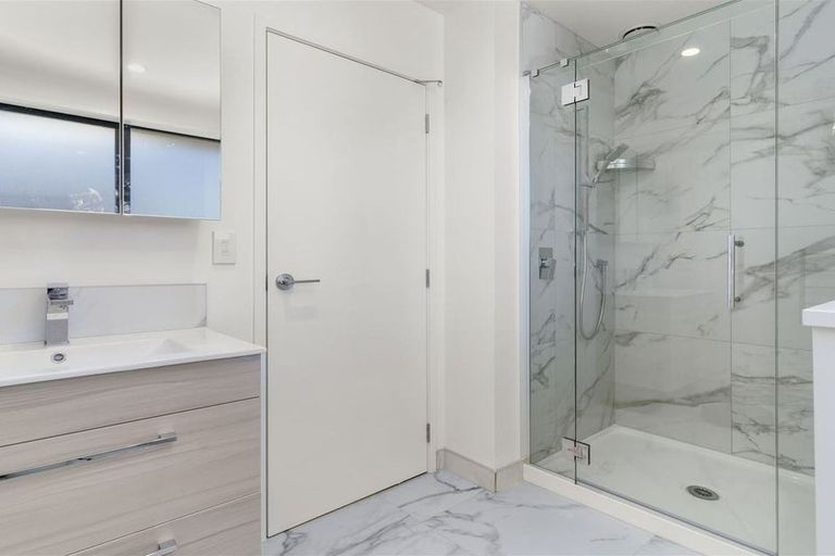 Photo of property in 2/137 View Road, Sunnyvale, Auckland, 0612