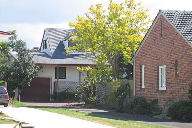 Photo of property in 38 Wattle Street, New Lynn, Auckland, 0600