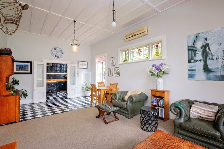 Photo of property in 27 Fitzroy Road, Bluff Hill, Napier, 4110