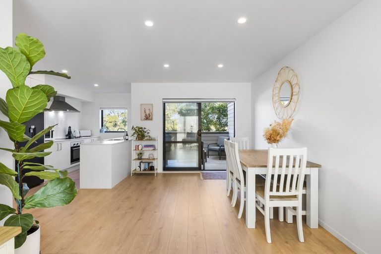 Photo of property in 6/7 South Pacific Place, Henderson, Auckland, 0612