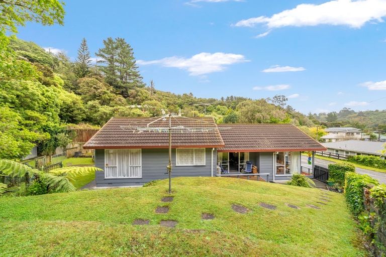 Photo of property in 2/19 James Grove, Stokes Valley, Lower Hutt, 5019
