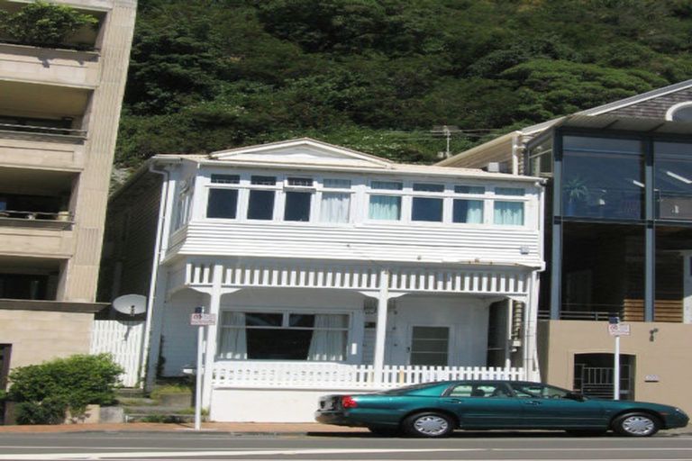 Photo of property in 162 Oriental Parade, Oriental Bay, Wellington, 6011