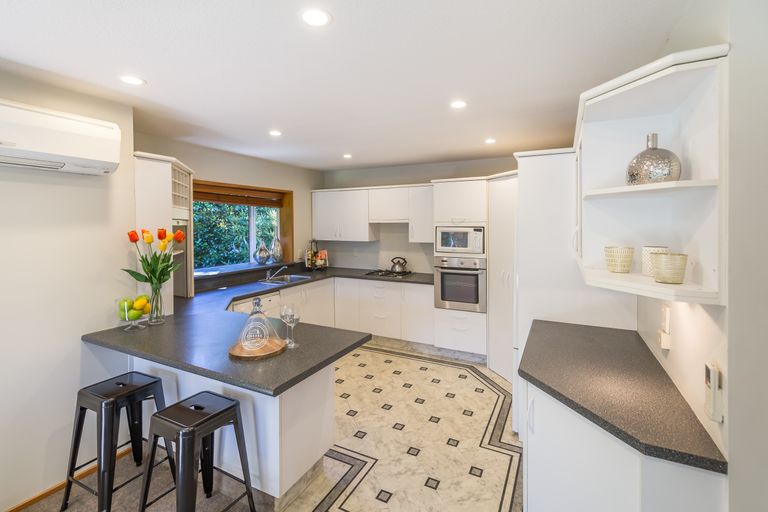 Photo of property in 376a Memorial Avenue, Burnside, Christchurch, 8053