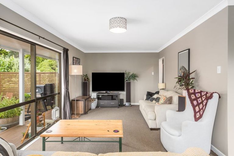 Photo of property in 44 Omapere Street, Whitby, Porirua, 5024