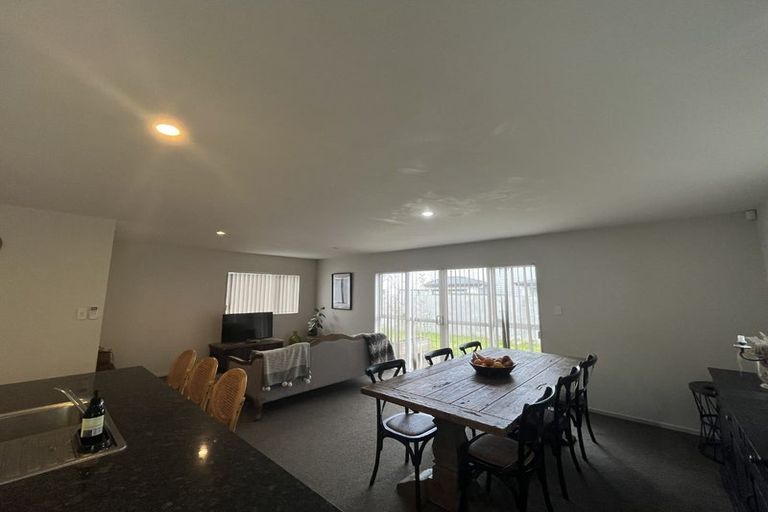 Photo of property in 22 Popokatea Drive, Takanini, 2112