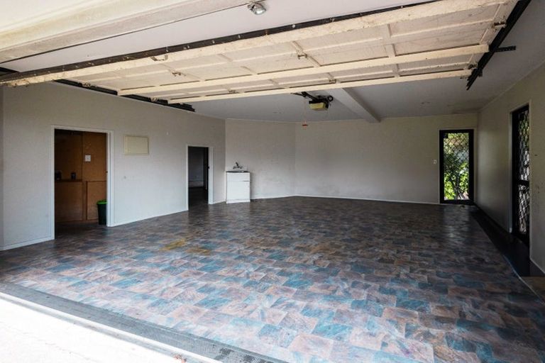 Photo of property in 20 Gillard Place, Eastern Beach, Auckland, 2012