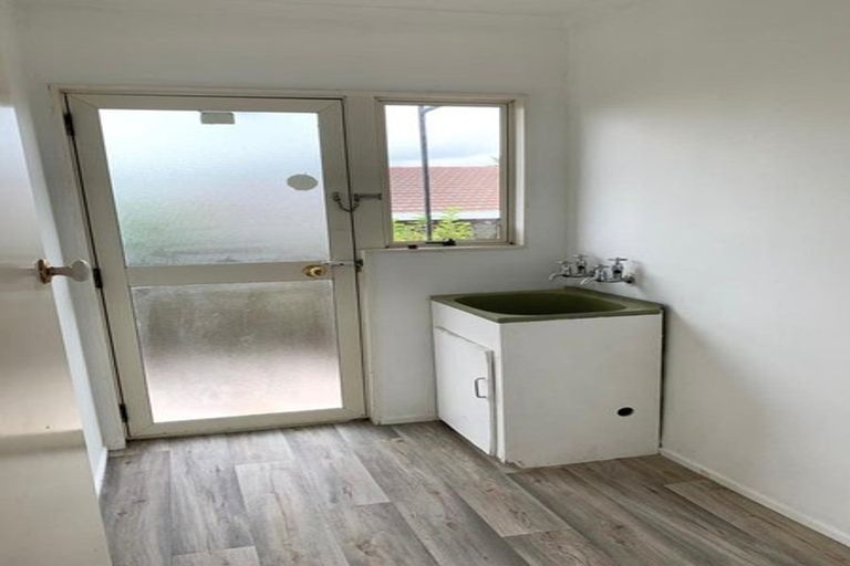 Photo of property in 1 Menary Street, Papakura, 2110