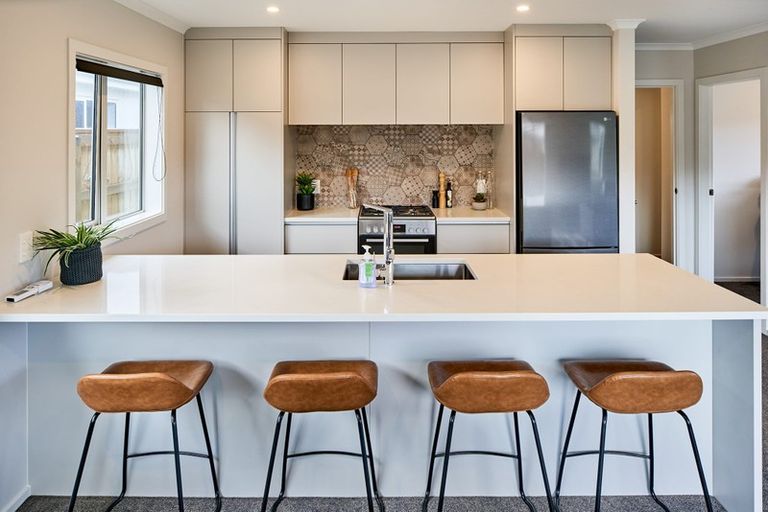 Photo of property in 33 Henrietta Maxwell Grove, Wainuiomata, Lower Hutt, 5014