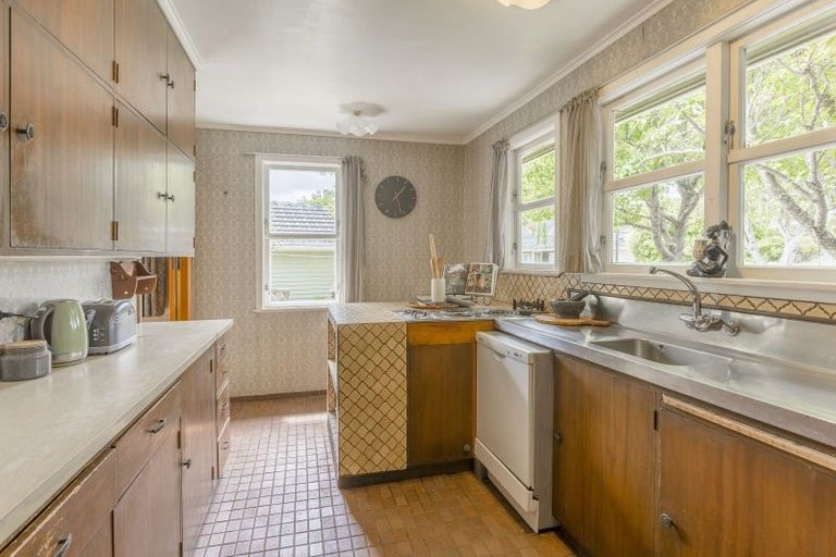 Photo of property in 31 Holyoake Crescent, Avalon, Lower Hutt, 5011