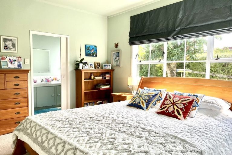 Photo of property in 21 Macnay Way, Murrays Bay, Auckland, 0630