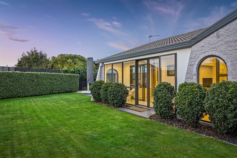 Photo of property in 5 Bulman Place, Casebrook, Christchurch, 8051