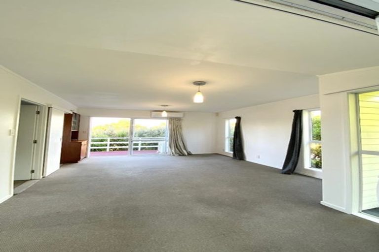 Photo of property in 48 Valley View Road, Glenfield, Auckland, 0629