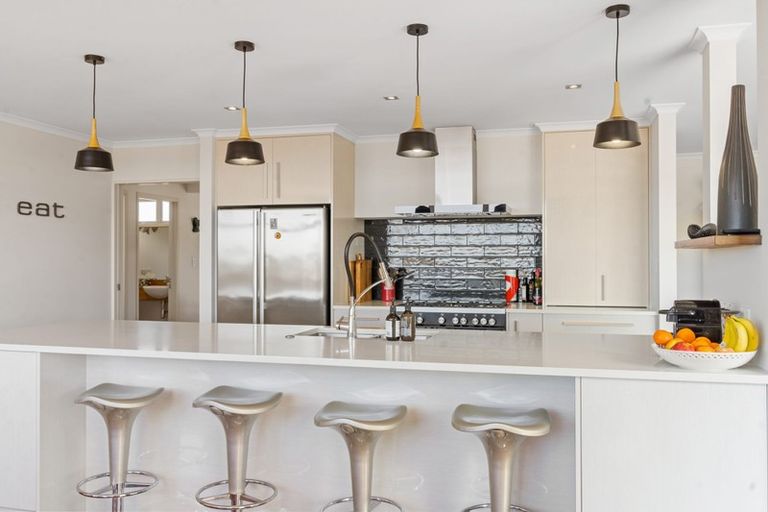 Photo of property in 29 Knights Road, Rothesay Bay, Auckland, 0630