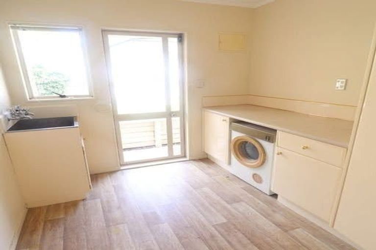 Photo of property in 6 Silkwood Grove, Totara Heights, Auckland, 2105