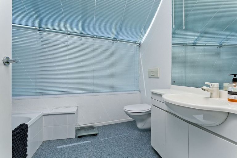 Photo of property in 2/51 Rangitoto Terrace, Milford, Auckland, 0620