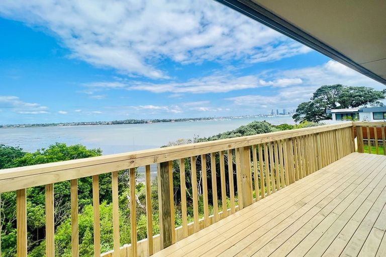 Photo of property in 73 Sylvan Avenue, Northcote, Auckland, 0627