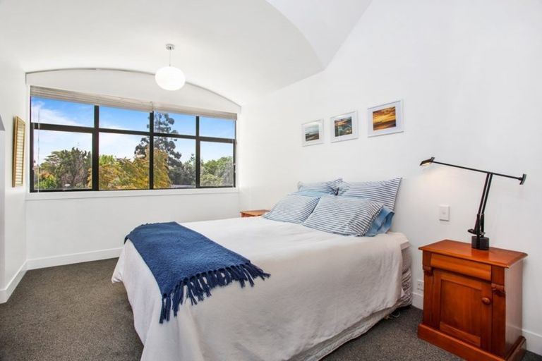 Photo of property in 1/2 The Esplanade, Castor Bay, Auckland, 0620