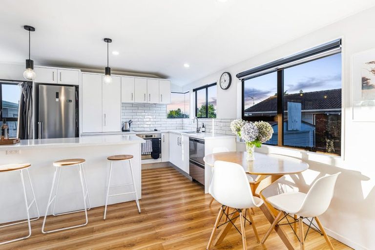 Photo of property in 130 Colwill Road, Massey, Auckland, 0614