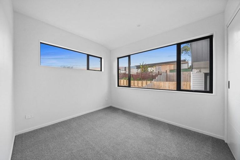 Photo of property in 3/17 Sunnyfield Crescent, Glenfield, Auckland, 0629