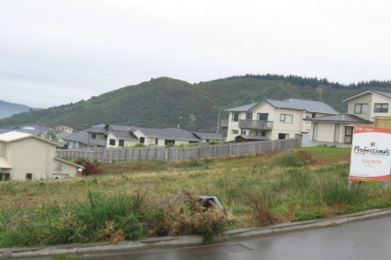 Photo of property in 3 James Nairn Grove, Riverstone Terraces, Upper Hutt, 5018