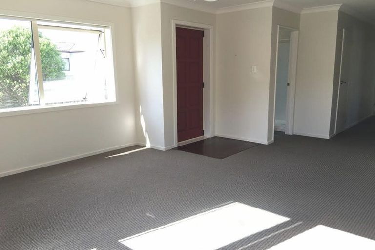 Photo of property in 76 Hugh Green Drive, Pinehill, Auckland, 0632