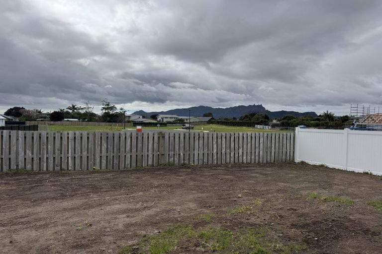 Photo of property in 39 Kaurinui Crescent, One Tree Point, 0118
